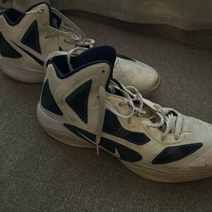 S15 men’s Nike basketball shoes